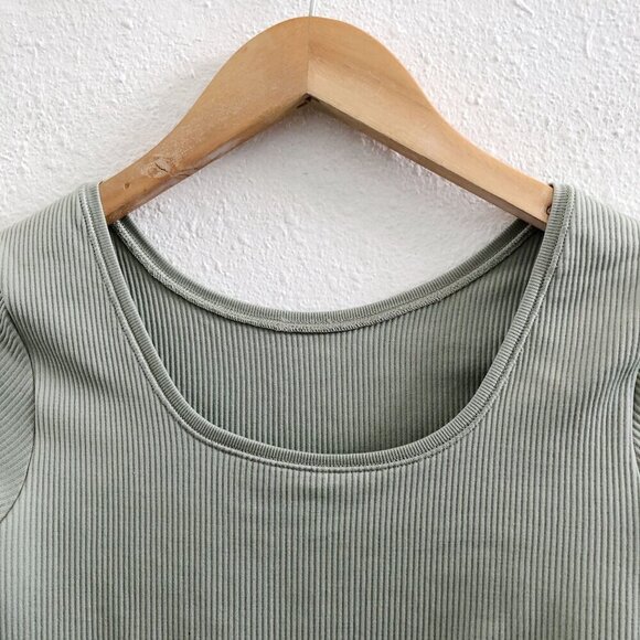 ATHLETA Ribbed Seamless Short Sleeves Crop Top No Size Tag Check Measurements - Picture 4 of 9